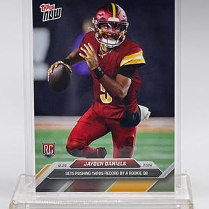 Jayden Daniels - Rookie RC Card #19, 2024 TOPPS Now® estabelece recorde de jardas corridas por Rookie QB, edição limitada, Washington Commanders
