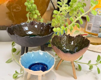 Tripod ceramic bowls-large