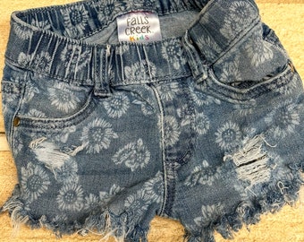 Light Distress Baby/Kids Shorts w/ Fringe