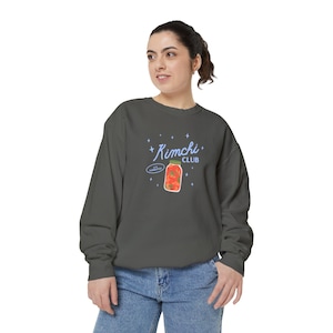 Kimchi Club Sudadera unisex con cuello redondo y peso pesado, cocina coreana, kimchi fermentado