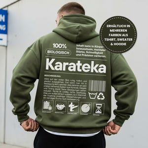 Könnte beinhalten: Olivgrüner Karateka-Hoodie mit weißem Text und Grafiken. Auf der Rückseite des Hoodies steht das Wort "Karateka" und weiterer Text. Erhältlich in mehreren Farben als T-Shirt, Pullover und Hoodie.