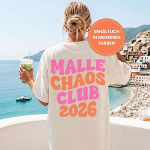 T-shirt Retro Malle Chaos Club 2026 da donna, ideale come outfit per le vacanze a Maiorca e le visite a Ballermann.