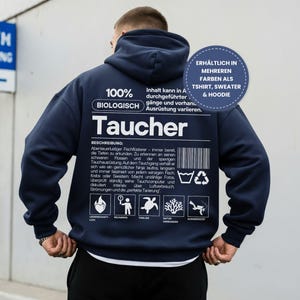 Könnte beinhalten: Marineblauer Hoodie mit weißem Text und Grafiken auf der Rückseite, darunter das Wort "Taucher" und der Satz "100% Biologisch". Der Hoodie hat auch eine runde Grafik mit der Aufschrift "Erhältlich in mehreren Farben als T-Shirt, Sweater & Hoodie."