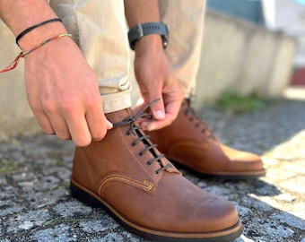 Stivali da uomo fatti a mano in pelle ingrassata • Sistema Blake • Suola in gomma cucita • Stile classico