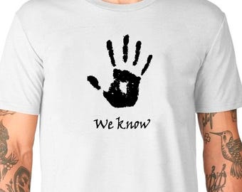 Nous savons T-shirt noir ou blanc unisexe Uneek Tshirt Cadeau amusant Nouveauté Skyrim Dark Brotherhood Gamer Nerd Tee
