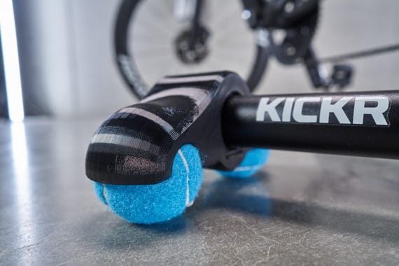 Lot De 4 Adaptateurs De Pied Pour Vélo D'intérieur – Compatibles Wahoo Kickr Core – Avec 8 Balles De Tennis Offertes