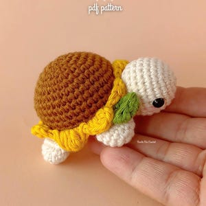 Patrón Mini Tortuga Girasol Amigurumi · Mini Tortuga Flor a Crochet Fácil · Blossom Turtle Sunflower PDF Crochet Pattern