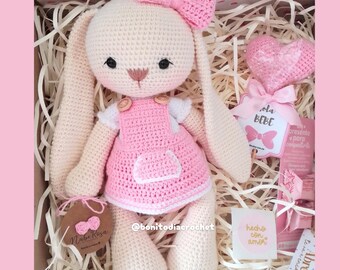 Amigurumi knitting pattern Mia the Bunny