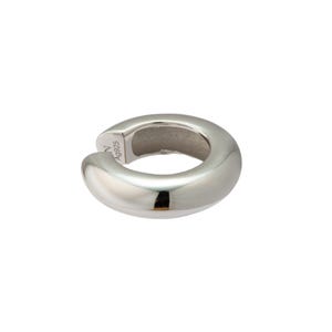 Small 925 sterling silver ear cuff bathed in rhodium. 4mm thick MIA ear wrap developed by Maison Noora