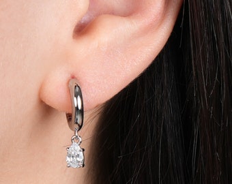 Petites boucles d'oreilles créoles de 3 mm d'épaisseur avec pierres pendantes en forme de poire en argent 925 rhodié