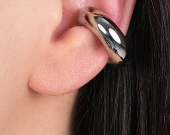 Chunky 925 sterling silver ear cuff bathed in rhodium. Shay ear wrap developed by Maison Noora