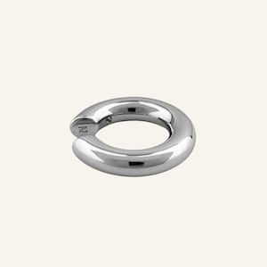 4 mm dikke oormanchet van massief gerhodineerd 925 sterlingzilver