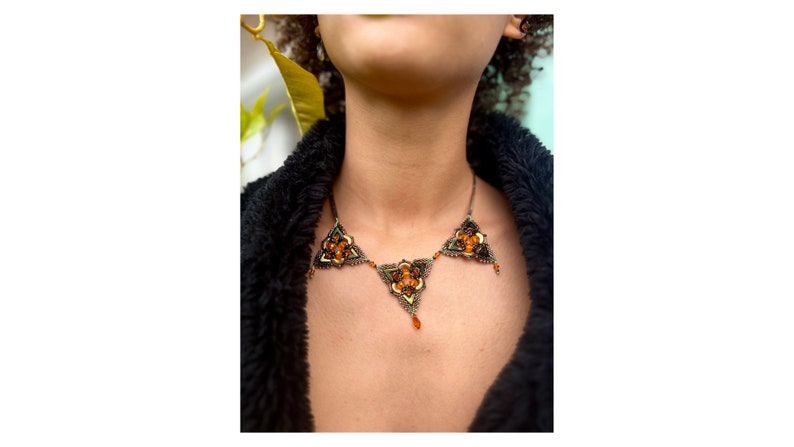 Collier de perles, forme triangulaire, couleurs d'automne image 7
