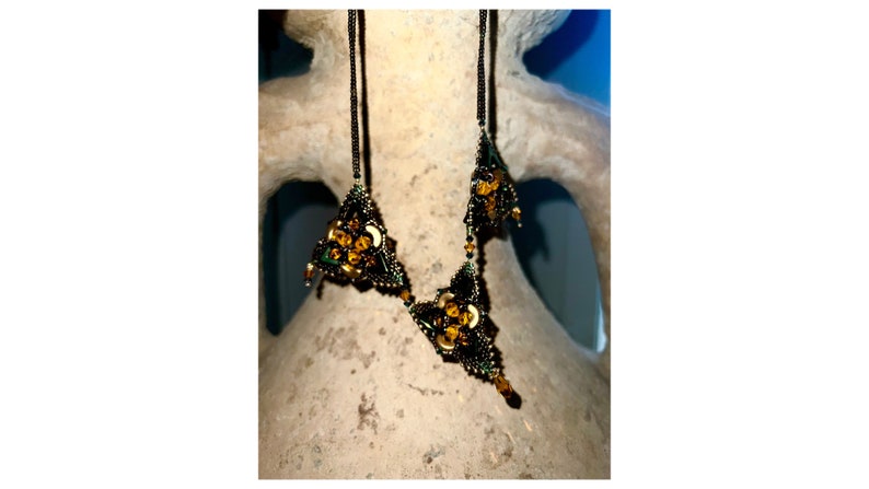 Collier de perles, forme triangulaire, couleurs d'automne image 2