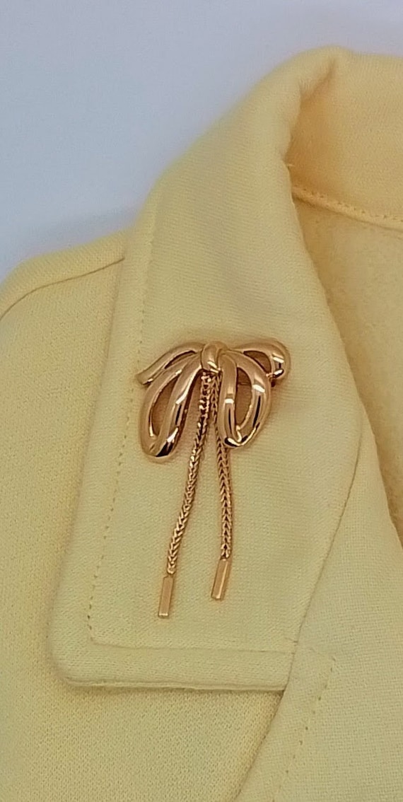Vintage Monet Golden Metal Bow Brooch/Pin With Mov