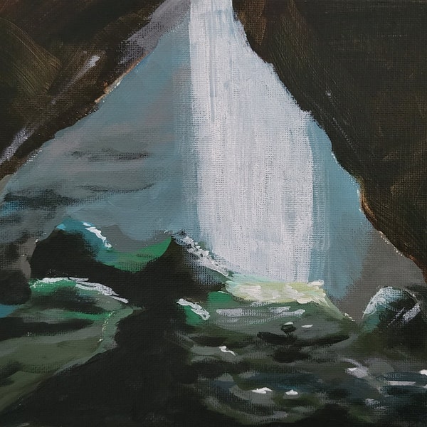 Höhle mit Wasserfall