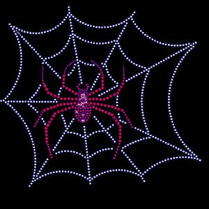 Op de afbeelding: Een Halloween-ontwerp met een spin en een web. De spin is dieproze en het web is wit. Zowel de spin als het web zijn gemaakt van kleine stippen tegen een zwarte achtergrond.