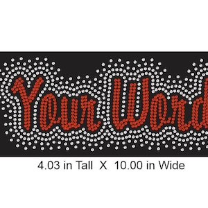 Puede incluir: Texto rojo "Your World" sobre un fondo negro con acentos de diamantes de imitación blancos. El diseño tiene 4,03 pulgadas de alto y 10,00 pulgadas de ancho.