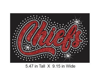 Chiefs met staart, strass- en vinyltransfer, klaar om met hitte aan te brengen. Je kiest de glitterkleur omringd door prachtige strass-steentjes.