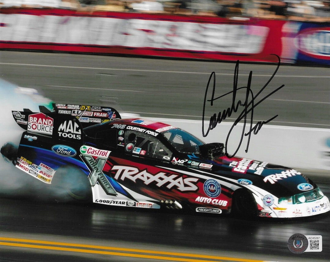 COURTNEY FORCE Signed Autographed 8x10 NHRA Photo - Foto 12