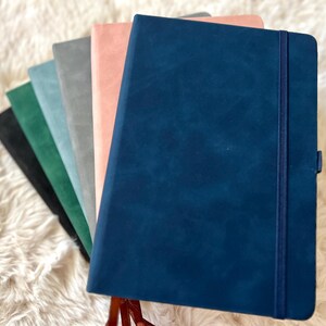 Personalisiertes Notizbuch A5 Weiches PU Ledercover 200 Liniert Seiten Perfektes Geschenk für Büroangestellte Lehrer Schüler
