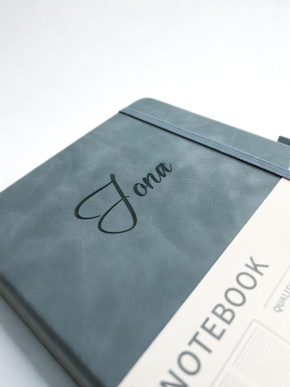 Personalisiertes Notizbuch A5 Weiches PU Ledercover 200 Liniert Seiten Perfektes Geschenk für Büroangestellte Lehrer Schüler