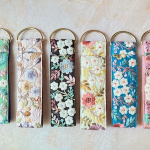 Floral embroidered key ring with carabiner and loop, short cotton key strap with flowers in vintage romantic style