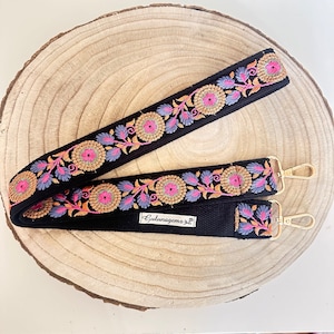 bestickter Taschengurt mit Blumen und Karabiner, Wechselgurt für Taschen, Ersatzgurt für Crossbodytaschen, Kameragurt, Handyband, Handykette