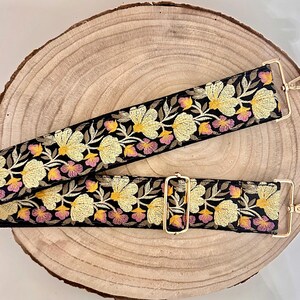 Taschengurt mit Blumenstickerei in schwarz und gelb, breiter Wechselgurt für Umhängetaschen, floraler Kameragurt, Handyband mit Karabiner