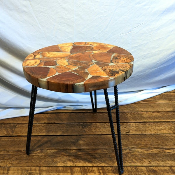 Table ronde, bois et epoxy, table a café, table basse