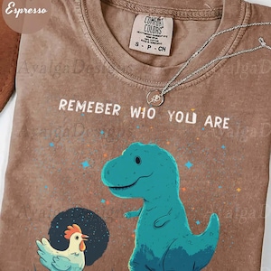 Unisex-komfortfärger-kom ihåg vem du är-tröja-rolig evolution-skämt meme-tröja, kyckling-dinosaurie-T-rex-galax-natthimlen-tröja män kvinnor