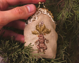 Monedero de lino bordado a mano, Diseño original de mandrágora vintage, Bolso pequeño upcycled witch kisslock