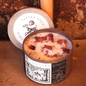 Vela LIMITADA artesanal de soja 100% vegana de Sant Jordi: Aroma floral de rosas, sang de drac i molsa blanca - 200g