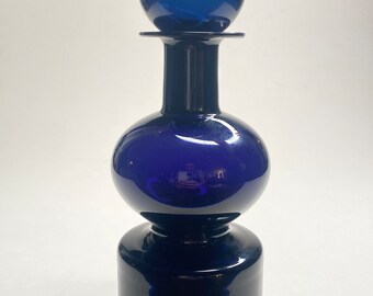 Bouteille unique en son genre avec bouchon violet et bleu pour la carafe Kremlin Bells de Kaj Franck pour Nuutajärvi Notsjö, Finlande