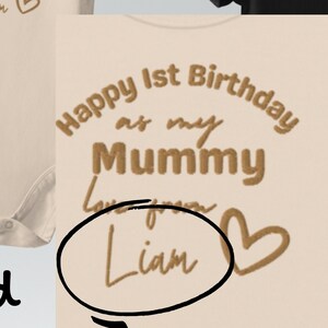 Alles Gute zum Geburtstag als meine Mama Baby Body, Bio-Baumwolle, gestickter personalisierter Name, individuelles Geburtstagsgeschenk für neue Mutterfeier