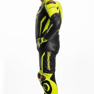 Tuta in pelle da moto personalizzata - Tuta da motociclista professionale con armatura CE - Abbigliamento protettivo da motociclista per uomo immagine 4