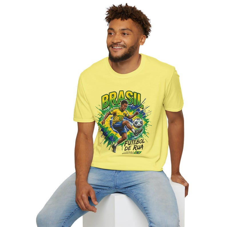 Brasil Futebol de Rua T-Shirt | Brazilian Street Soccer Soccer Player Graphic Tee image 1