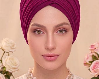 Turban plisowany w kolorze fuksji – gotowy do noszenia tiulowy szal na głowę z skrzyżowanymi przodami