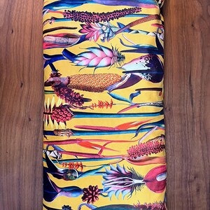 Cushion in botanical print velvet