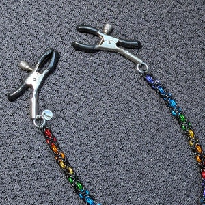 Adjustable Screw Nipple Clamps with Rainbow and Black Byzantine Pattern Chainmail Chain