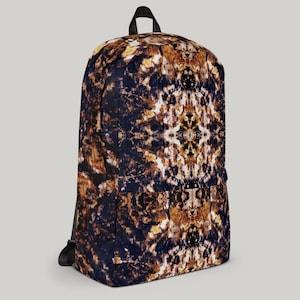 Sac à dos unique imprimé aux tons ocre à partir de la technique du tissu enterré