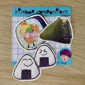 Kimbap Companions - Juego de pegatinas holográficas laminadas de vinilo de comida coreana / Bujo Junk Journal, planificador de álbumes de recortes, tarjeta para computadora portátil, botella de agua
