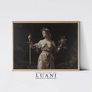Peut inclure: Une impression d'art numérique représentant une femme les yeux bandés tenant une épée et une balance de la justice. Elle porte une robe blanche et une couronne de feuilles. L'arrière-plan est sombre et ombragé. L'impression est intitulée "Digital Art by Luani, High-Quality Premium Art".