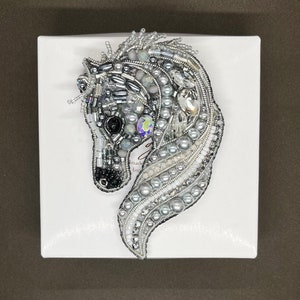 Silver Beaded Horse Brooch - Elegant Equestrian Jewelry - Unique Gift for Horse Lovers - Artisan Crystal Pin - Handmade jewellery