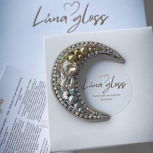 Broche de luna hecho a mano, broche de media luna con cuentas, joyería celestial de cristal, accesorio elegante de luz de luna, regalo único para ella, broche de moda de lujo