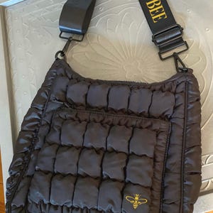 Personalized Queen Bee Themed Large Quilted Puffer Crossbody Purse, Custom Lightweight Puffy Sling Bag, Perfect Birthday Gift for Mother