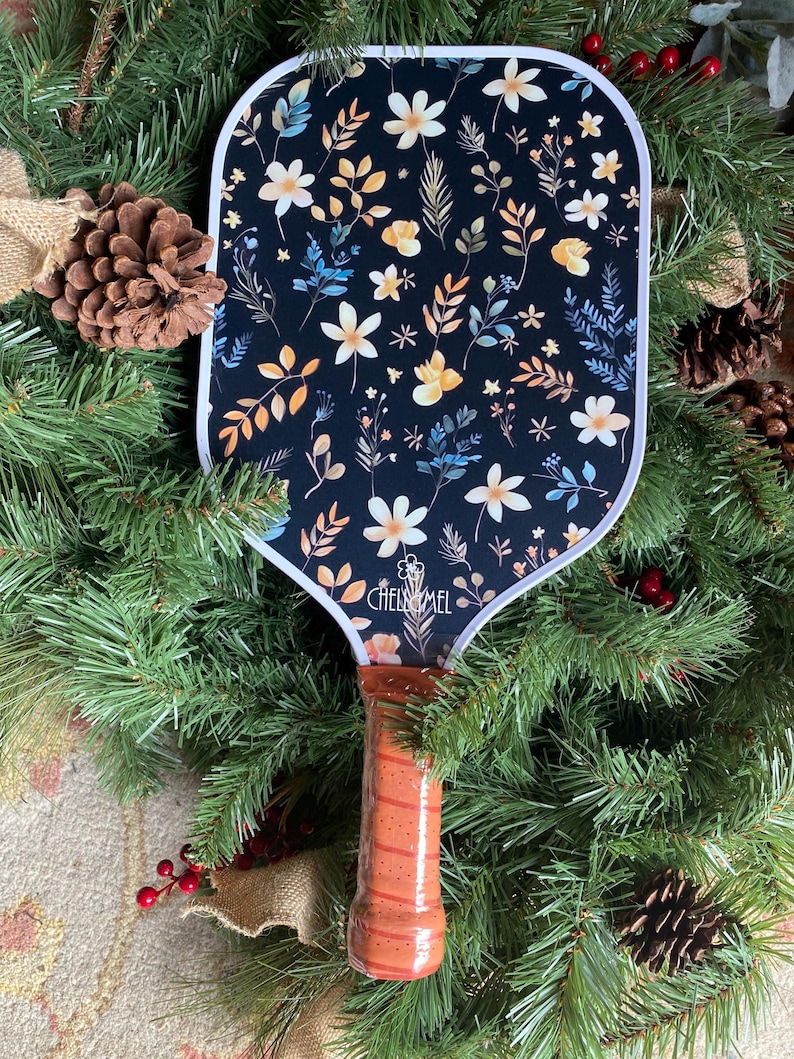 Personalized Pickleball Paddle with Black Floral Design, Perfect Pickleball Gift for Her, Ladies Boho Style Carbon Fiber Pickleball Racket Bild 2