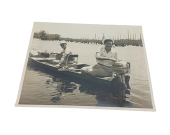 Vintage 1950 photographie Older Med pêche en bateau Dead Lakes Wewahitchka Floride