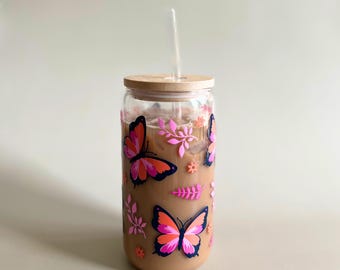 Vaso de cristal con forma de mariposa, estilo bohemio, con estampado UVDTF de doble cara, regalo para adolescentes, taza de café helado con diseño de mariposas y flores de inspiración natural