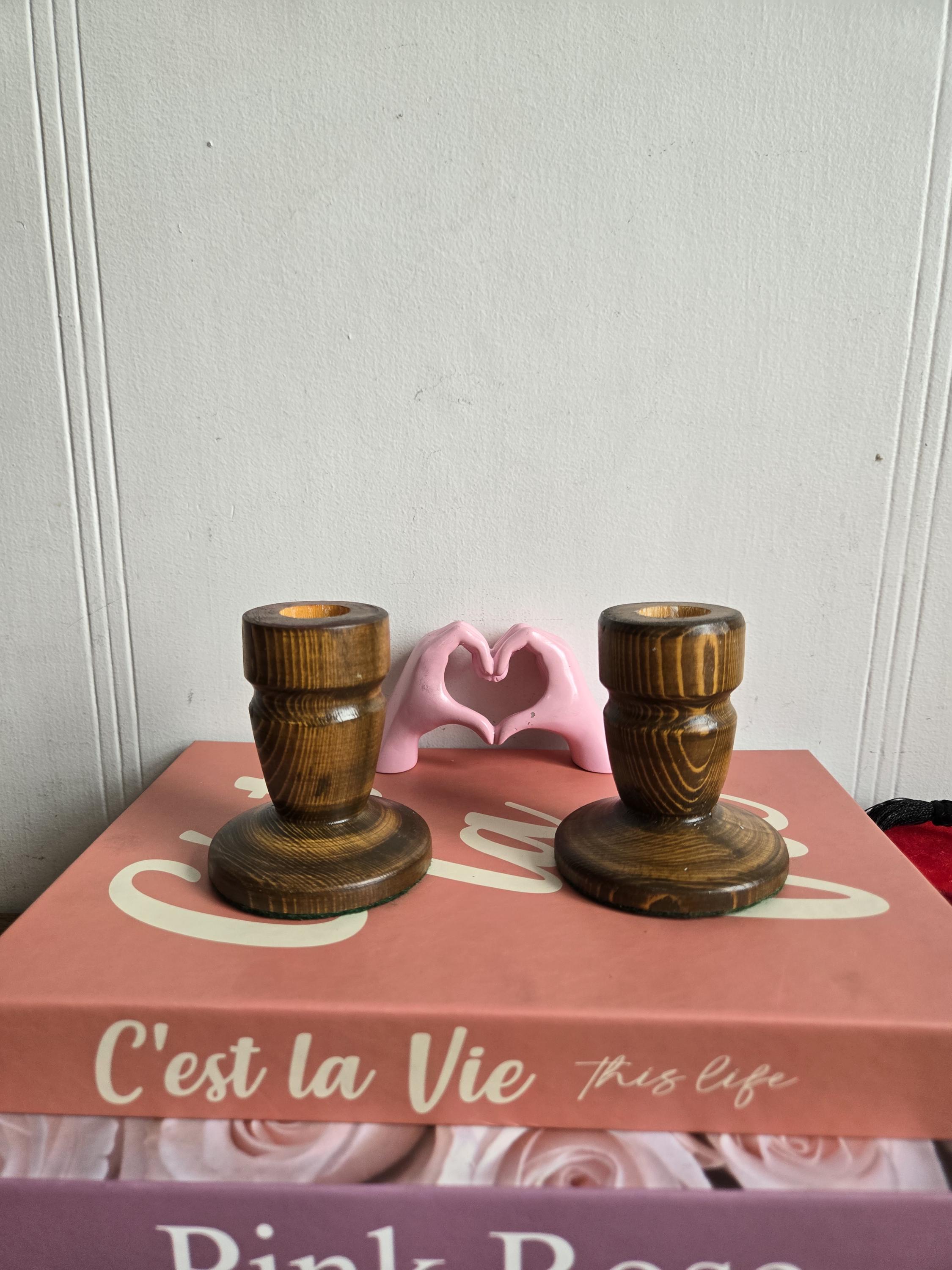 英国ビンテージ、キャンドルホルダー２点セット ビンテージ木製キャンドルホルダー/木製キャンドルスティック 2 個